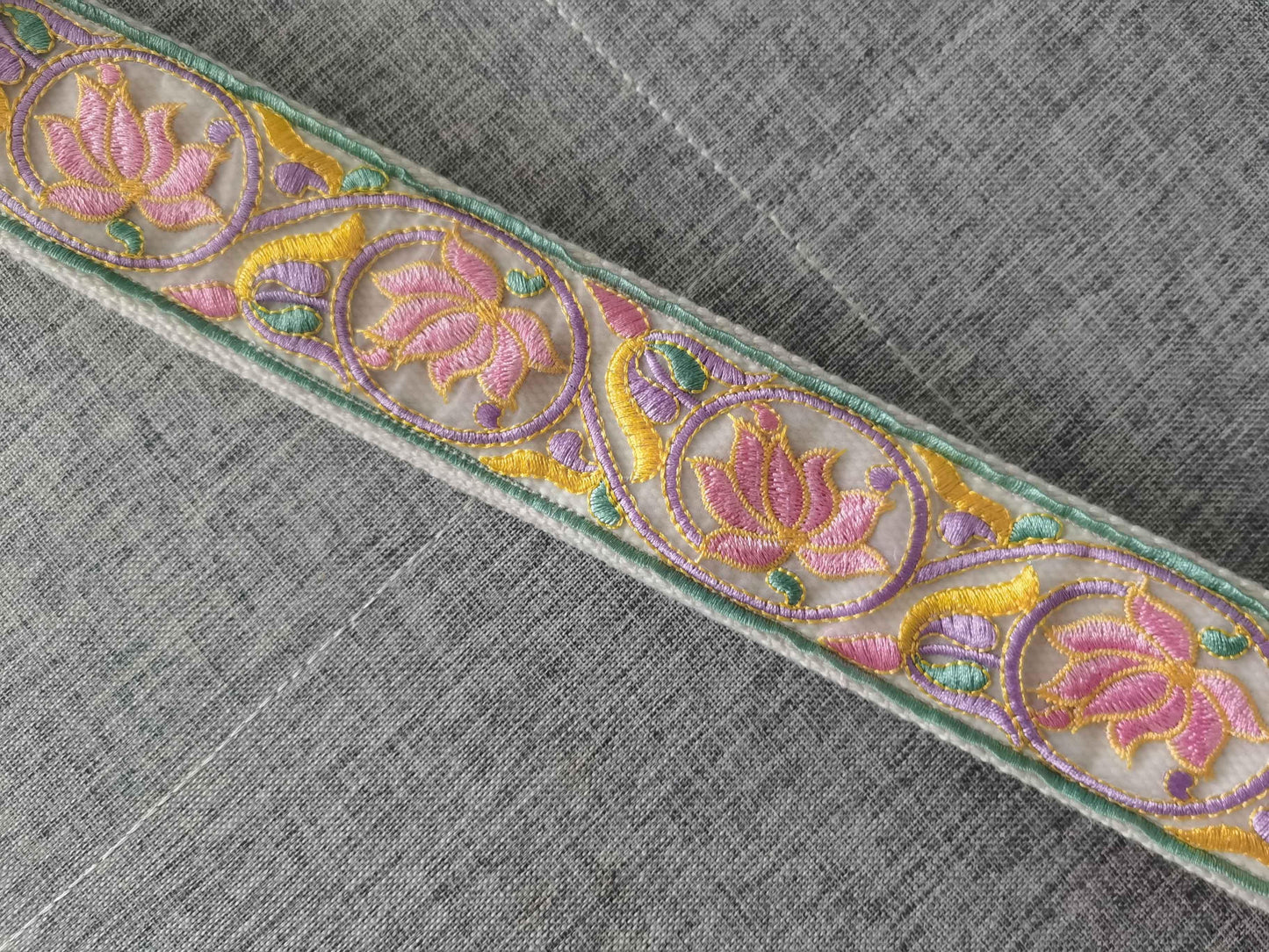 Polyester Guitar Strap with Pink embroidery